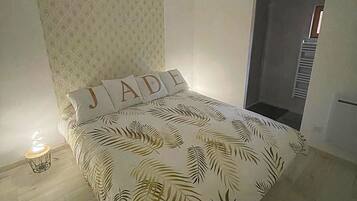 WiFi, bed sheets