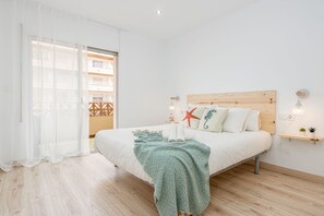 Iron/ironing board, travel cot, WiFi, bed sheets - Milenial Immo : Apartment with swimming pool, 300m from Roses beach (Roses)