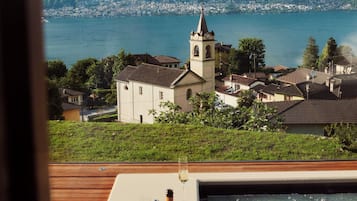 Luxury Bungalow, Lake View | Property grounds