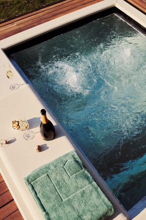 ลักซ์ชัวรี่บังกะโล, วิวทะเลสาบ | อ่างสปากลางแจ้ง