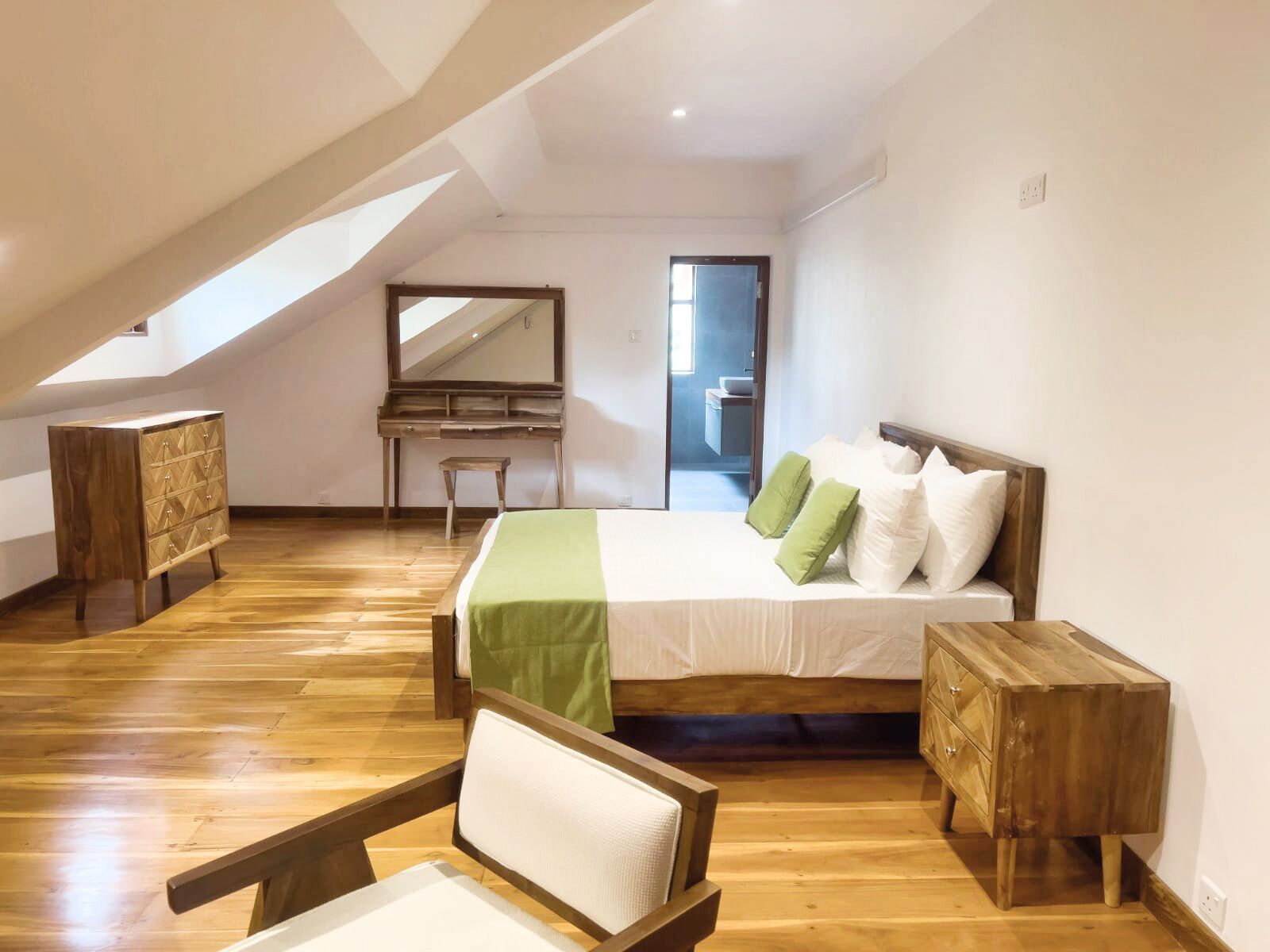 Deluxe Double Room | Desk, laptop workspace, free WiFi