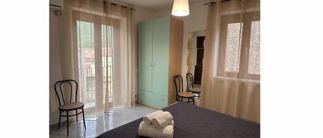 2 chambres, fer et planche Ă repasser, Wi-Fi gratuit, draps fournis