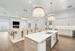 Dining - Gulfside Hideaway | Easy Beach Access | Private Pool | Golf Cart (Santa Rosa Beach)
