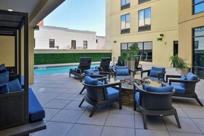 Outdoor dining - Tranquil Stays Near Restaurants, Museums, Theater, and Airport | 4 Units (Wilmington)