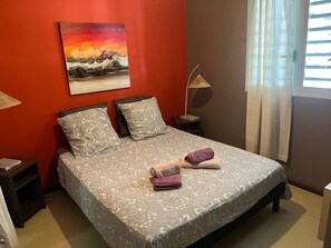 Desk, iron/ironing board, travel cot, WiFi - Villa Colibri 4/5 pers. (Sainte-Rose)