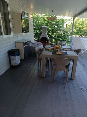 Outdoor dining - VILLA MABOUYA 4/5 pers.  piscine balnéo privée (Sainte-Rose)