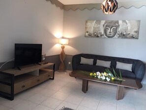 TV - Sous les Cocotiers Flamboyant 3 chambres (Sainte-Rose)