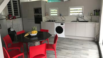 Refrigerador, microondas, horno y lavavajillas