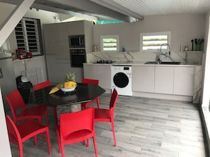 Fridge, microwave, oven, dishwasher - Sous les Cocotiers Flamboyant 3 chambres (Sainte-Rose)