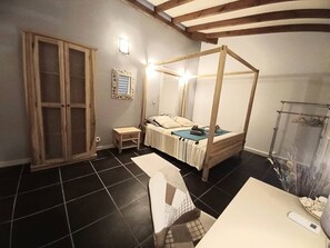 Desk, iron/ironing board, travel cot, WiFi - SOUS LES COCOTIERS STUDIO 1 CLIMATISE (Sainte-Rose)