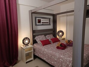 Desk, iron/ironing board, travel cot, WiFi - Sous les Cocotiers Hibiscus 2 chambres (Sainte Rose)