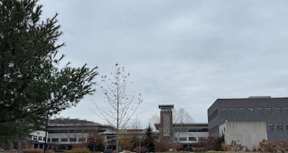 Cozy 1-bedroom guest house in quiet Cutler Bay with AC and private yard