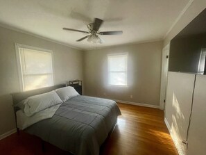 3 bedrooms, desk, iron/ironing board, free WiFi - Spacious 3-Bedroom Home with Warm, Welcoming Charm (Augusta)