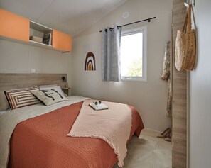 2 Schlafzimmer, Reisekinderbett, kostenloses WLAN