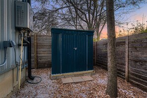 Property grounds - Chic East Austin Stay Close to Music, Food & Fun (Austin)