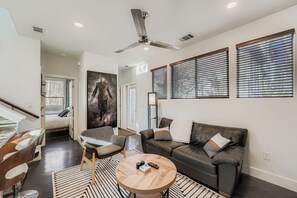 Téléviseur, bureau