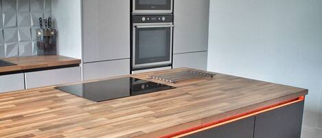 Micro-ondes, four, plaque de cuisson, lave-vaisselle