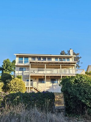 Exterior - Lakefront! 2-bedroom 1 bathroom house in terrific Granite Bay with AC (Granite Bay)