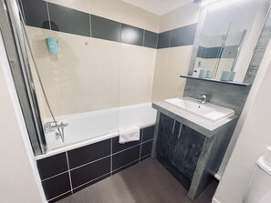 Hair dryer, towels - Bright studio in Toulouse for a pleasant stay (Toulouse)