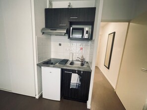 Fridge, microwave, coffee/tea maker - Bright studio in Toulouse for a pleasant stay (Toulouse)