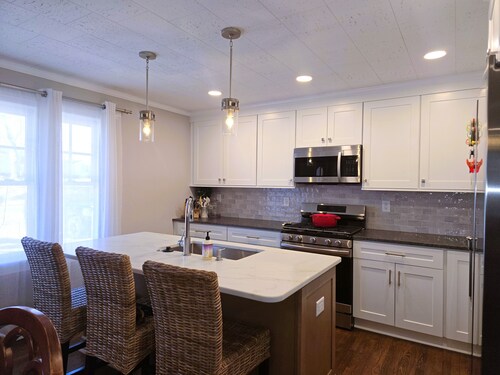 Downtown Mooresville 3BR Brick Home - Fully Renovated