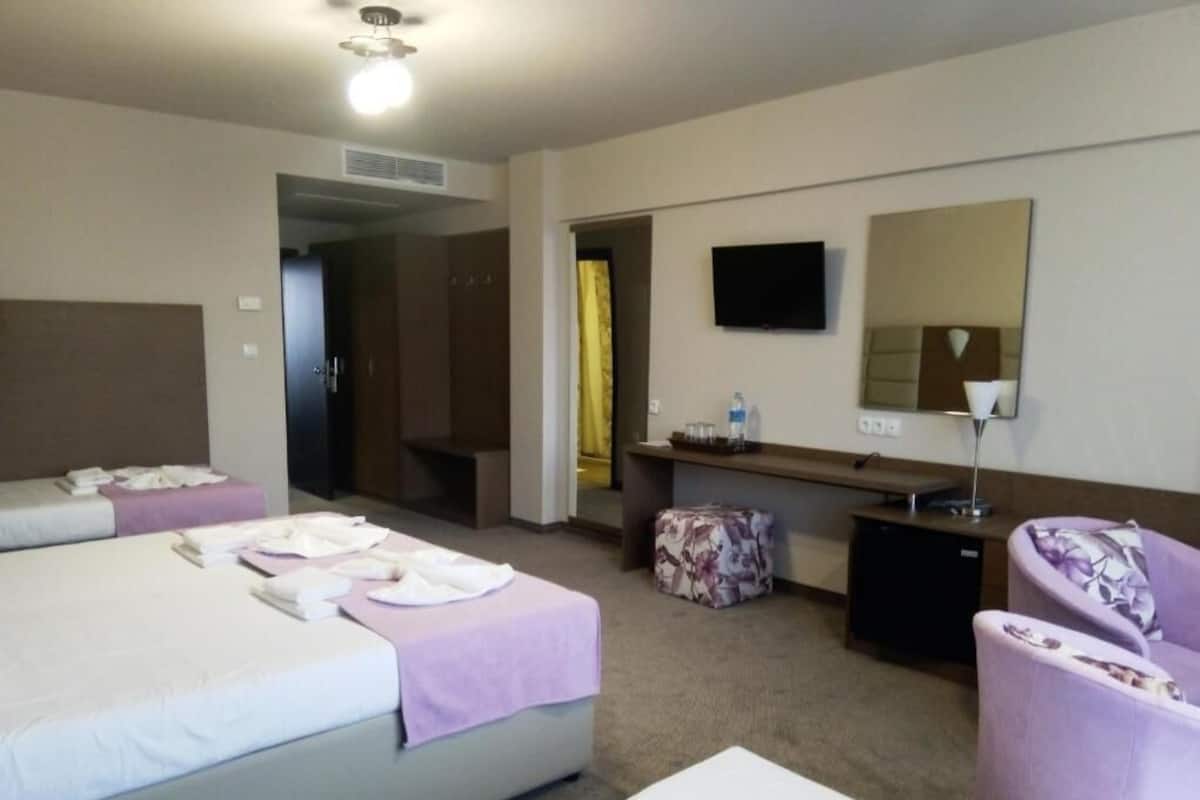 In-room safe, desk, soundproofing, free WiFi