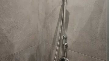 Suihku, saippua, vessapaperi