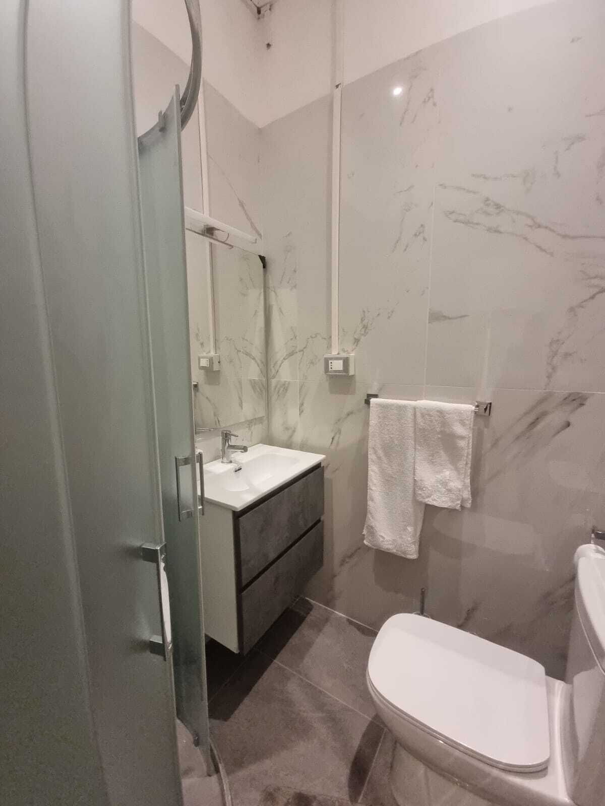 Douche, savon, papier toilette