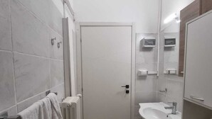 Unclassified image, 2 of 6, button - Independent Room with Private Access in Fairgrounds (Bologna)