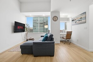 Interior - Stylish 2Bed2Bath + Stunningview Downtown Edmonton 5min to Rogers + free parking (Edmonton)