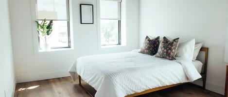 Strykejern/-brett, internettilgang og sengetøy