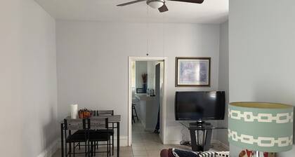 1st floor One bedroom near Einstein Hospital, Salus University