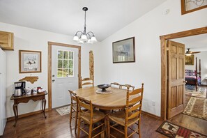 Dining - Secluded Franklin Cabin with Mountain Views (Franklin)
