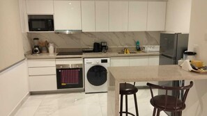 Mikroaaltouuni, uuni, liesi