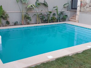 Kolam renang terbuka 