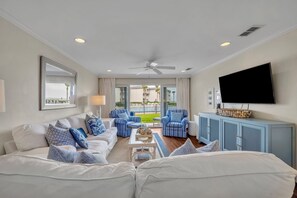 2 bedrooms, desk, iron/ironing board, free WiFi - 🌊Oceanfront | Steps to Pool | Incredible Amenities | Southeaster B101🌊 (New Smyrna  Beach)