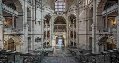 Small house with private, sunny garden