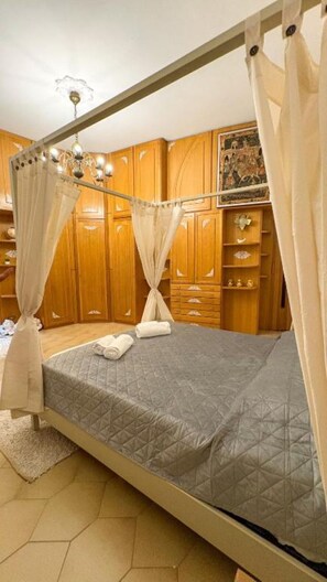 2 bedrooms, iron/ironing board, free WiFi, bed sheets - Luxury Pantheon Retreat with Private Jacuzzi | 2 Double Bedrooms (Roma)