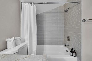 Shower, hair dryer, towels, soap - Cozy Tahoe Getaway |  Walk to Lake + Quiet Deck (Carnelian Bay)