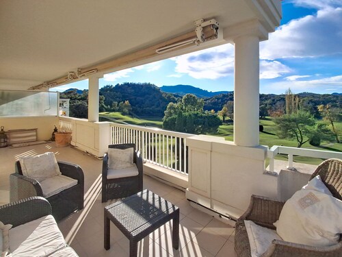 Bright 2P with large terrace, golf view