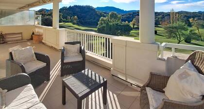 Bright 2P with large terrace, golf view