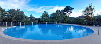 Bright 2P with large terrace, golf view