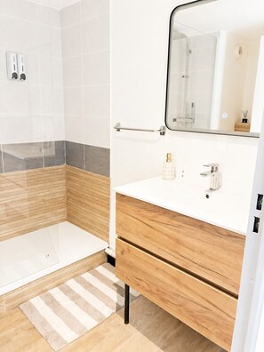 Towels - LVAM - Appartement T3 - 6 personnes - Au coeur du Cap d'Agde - Piscine (Agde)