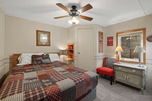 4 bedrooms, iron/ironing board, travel cot, WiFi - Prairie Creek Cabin Getaway (Rapid City)