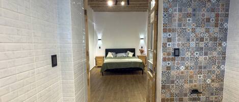 3 bedrooms, internet, bed sheets