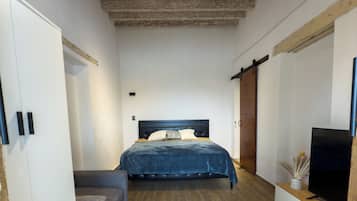 3 bedrooms, internet, bed sheets