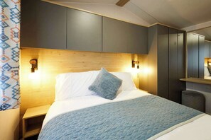 2 bedrooms, iron/ironing board, travel crib, WiFi - Host & Stay | Long View Lodge (Felton)