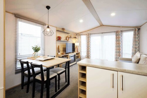 Host & Stay | Long View Lodge