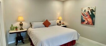 Cozy 1-bedroom house in lovely Dallas with AC comfort