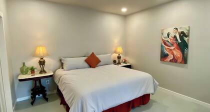 Cozy 1-bedroom house in lovely Dallas with AC comfort